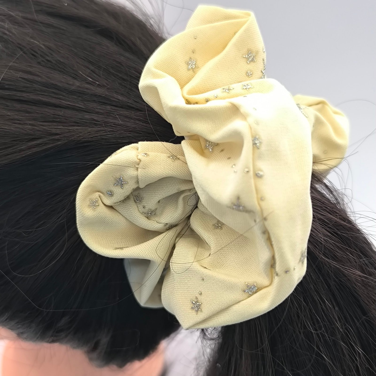 Set de 12 Coleteros Scrunchie con Estrellas Brillantes para Cabello - Image 9