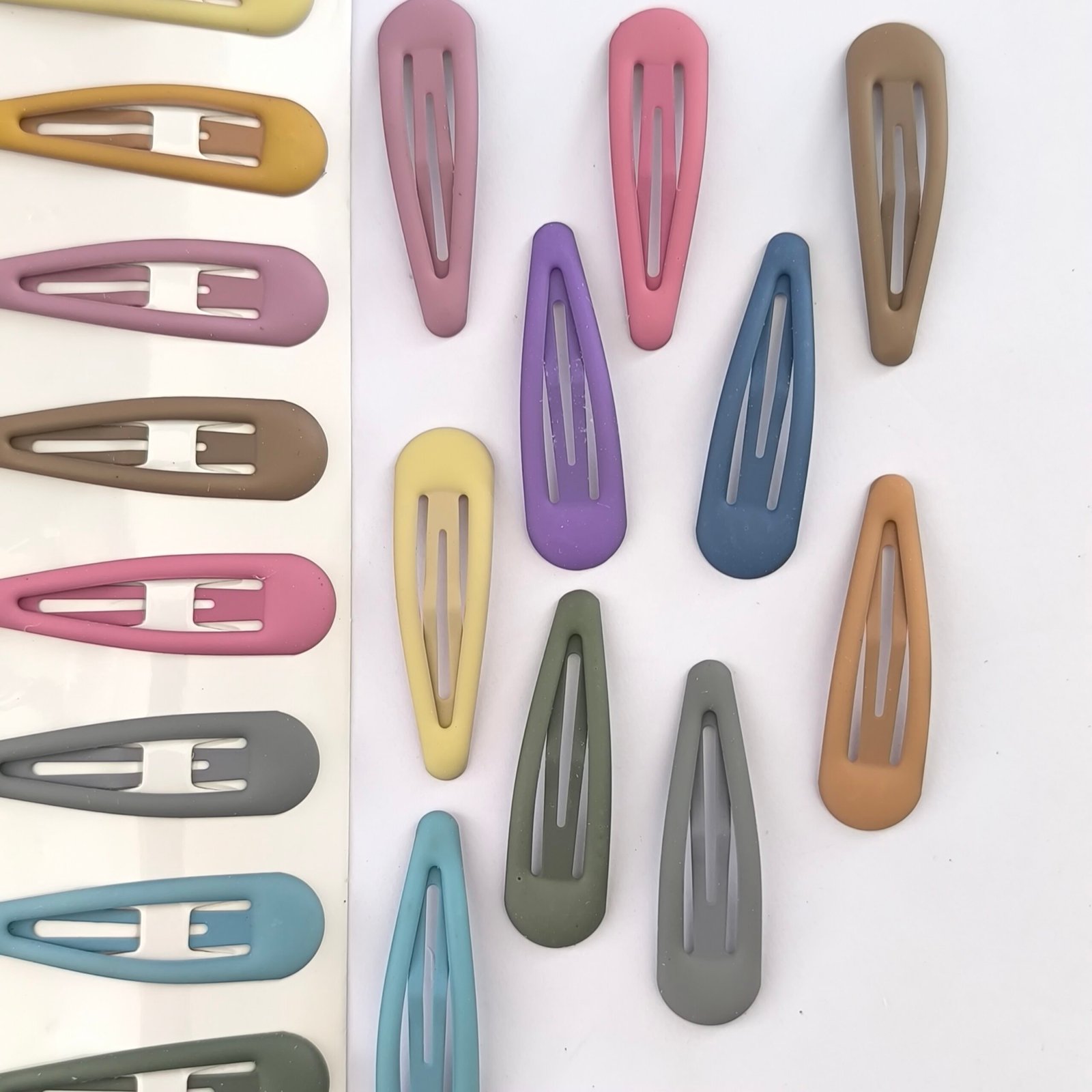 Traba Metálica Engomada para Cabello | Pinza Clip Mujer Set 20 Unidades Colores Surtidos - Image 2