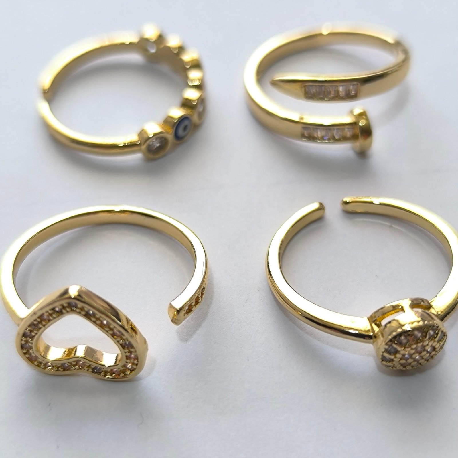 Anillos Dorados Surtidos con Cristales y Detalles | Set de 100 Piezas Modelos Variados Ajustables - Image 3