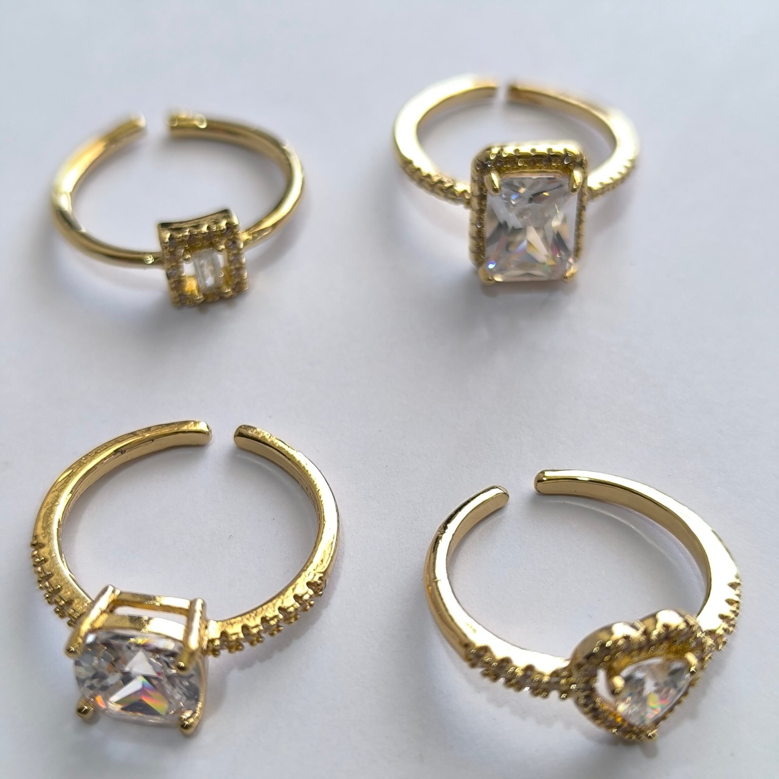 Anillos Dorados Surtidos con Cristales y Detalles | Set de 100 Piezas Modelos Variados Ajustables - Image 5