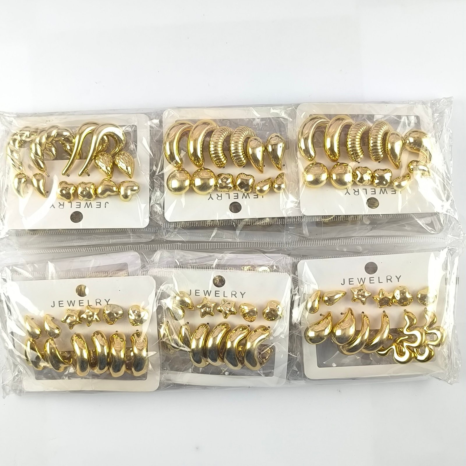 Set de Aretes Dorados Surtidos para Mujer | Pendientes de Moda en Acrílico Brillante - Image 7