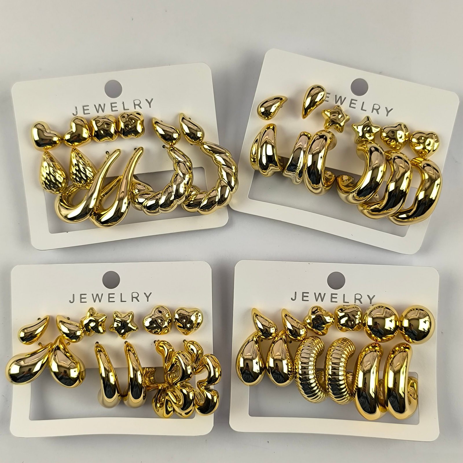 Set de Aretes Dorados Surtidos para Mujer | Pendientes de Moda en Acrílico Brillante - Image 5