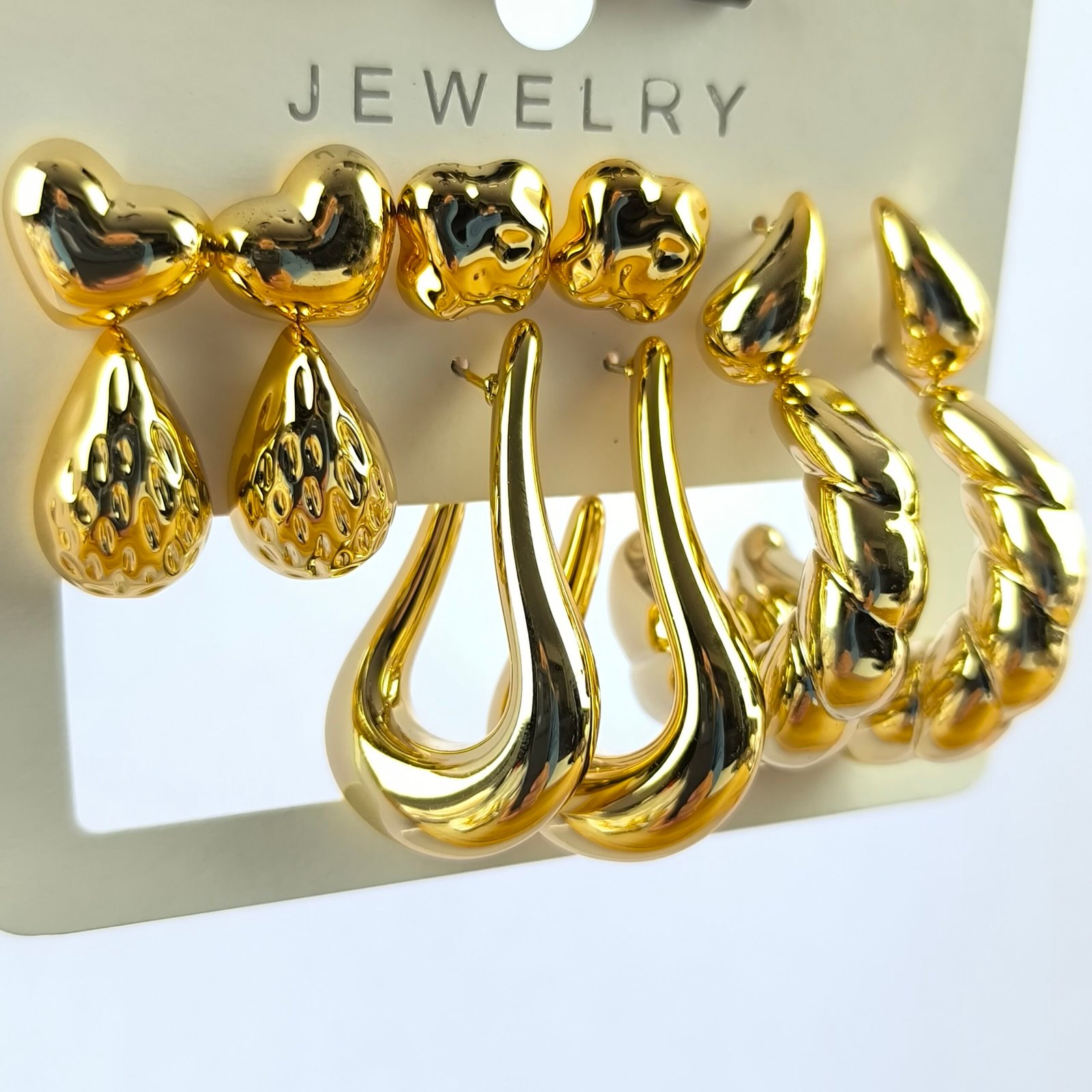 Set de Aretes Dorados Surtidos para Mujer | Pendientes de Moda en Acrílico Brillante - Image 4