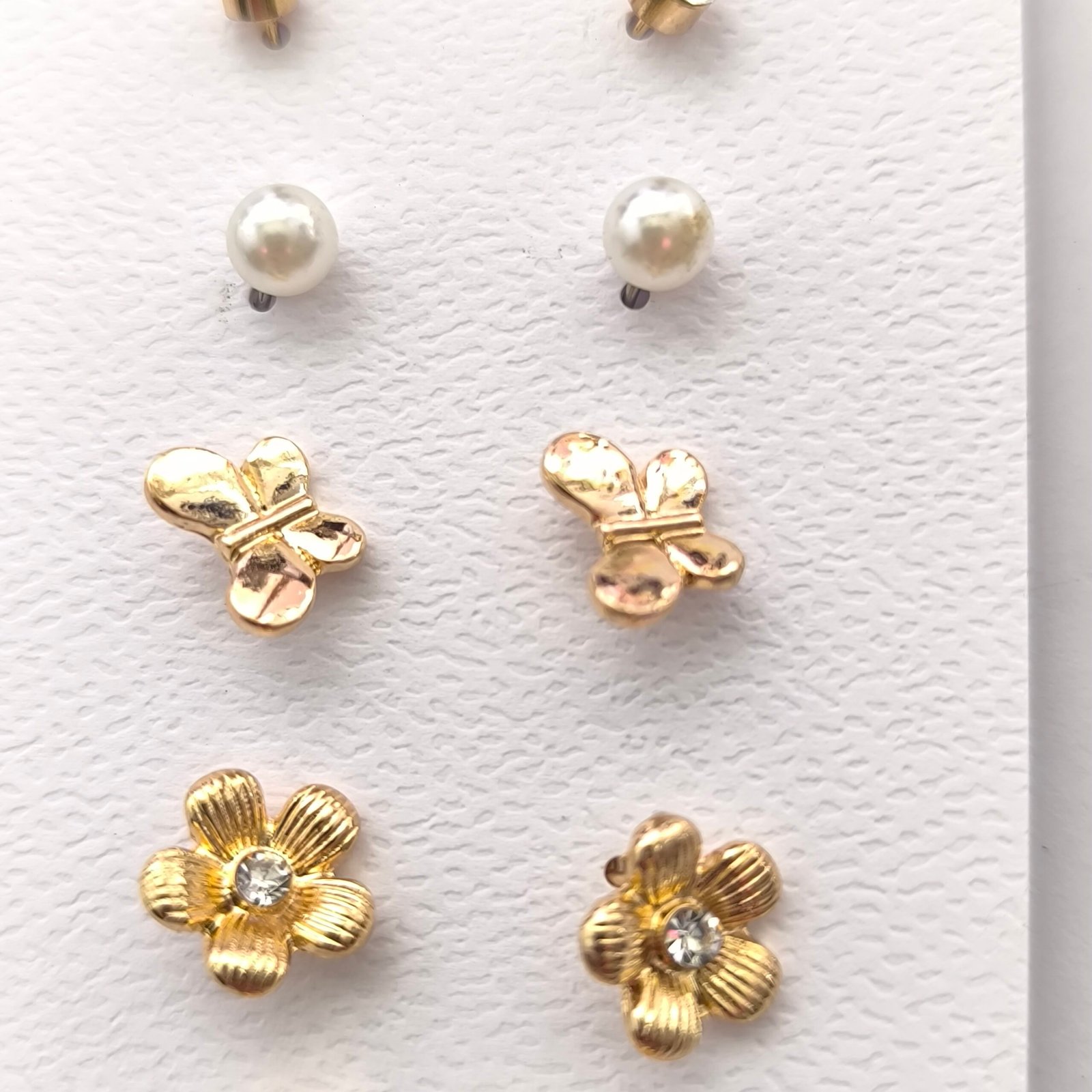 Set de Aretes Pequeños para Mujer 6 Pares | Diseño Floral y Corazones - Image 2