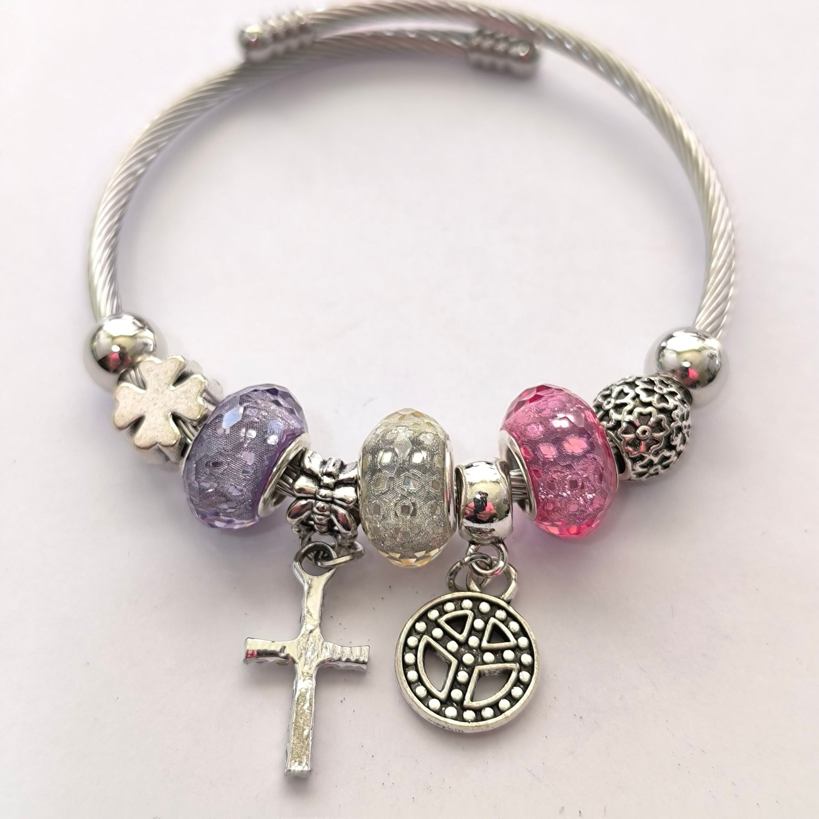 Pulsera Plateada con Charms y Cuentas | Bangle Rigido Plateado con Dijes Surtidos Modelos Variados - Image 7