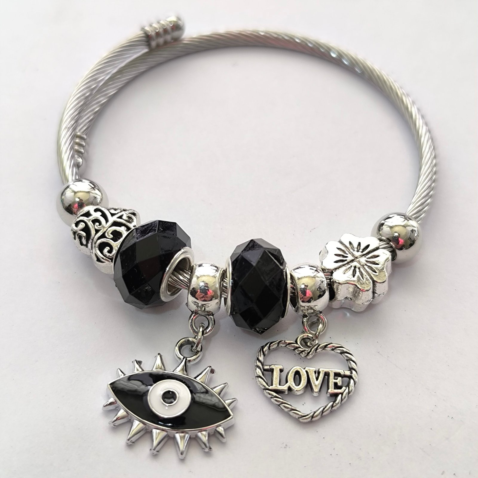 Pulsera Plateada con Charms y Cuentas | Bangle Rigido Plateado con Dijes Surtidos Modelos Variados