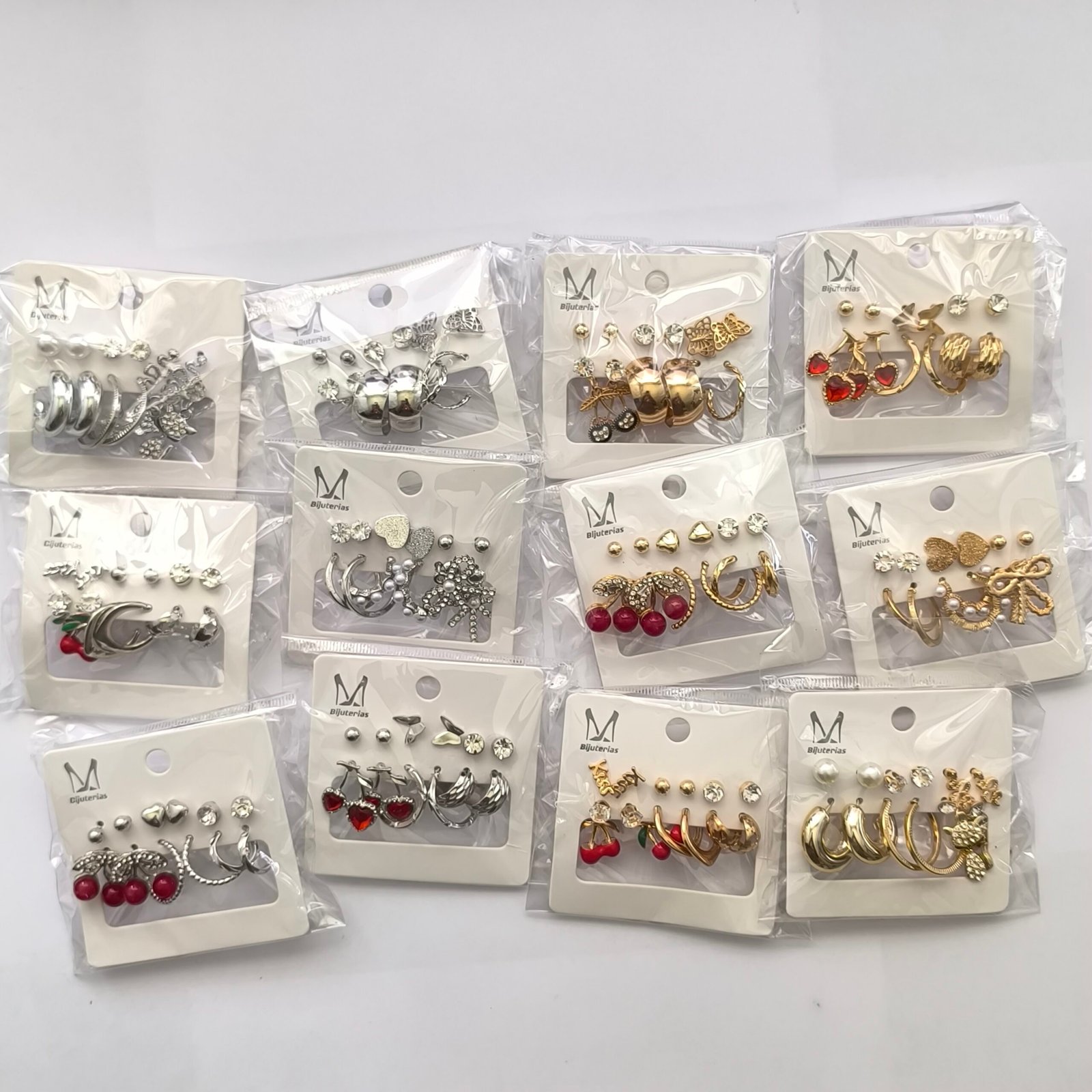 Aretes Surtidos para Mujer con Dijes y Cristales | Tarjeta 12 Unidades Venta por Mayor Dorado y Plateado - Image 14