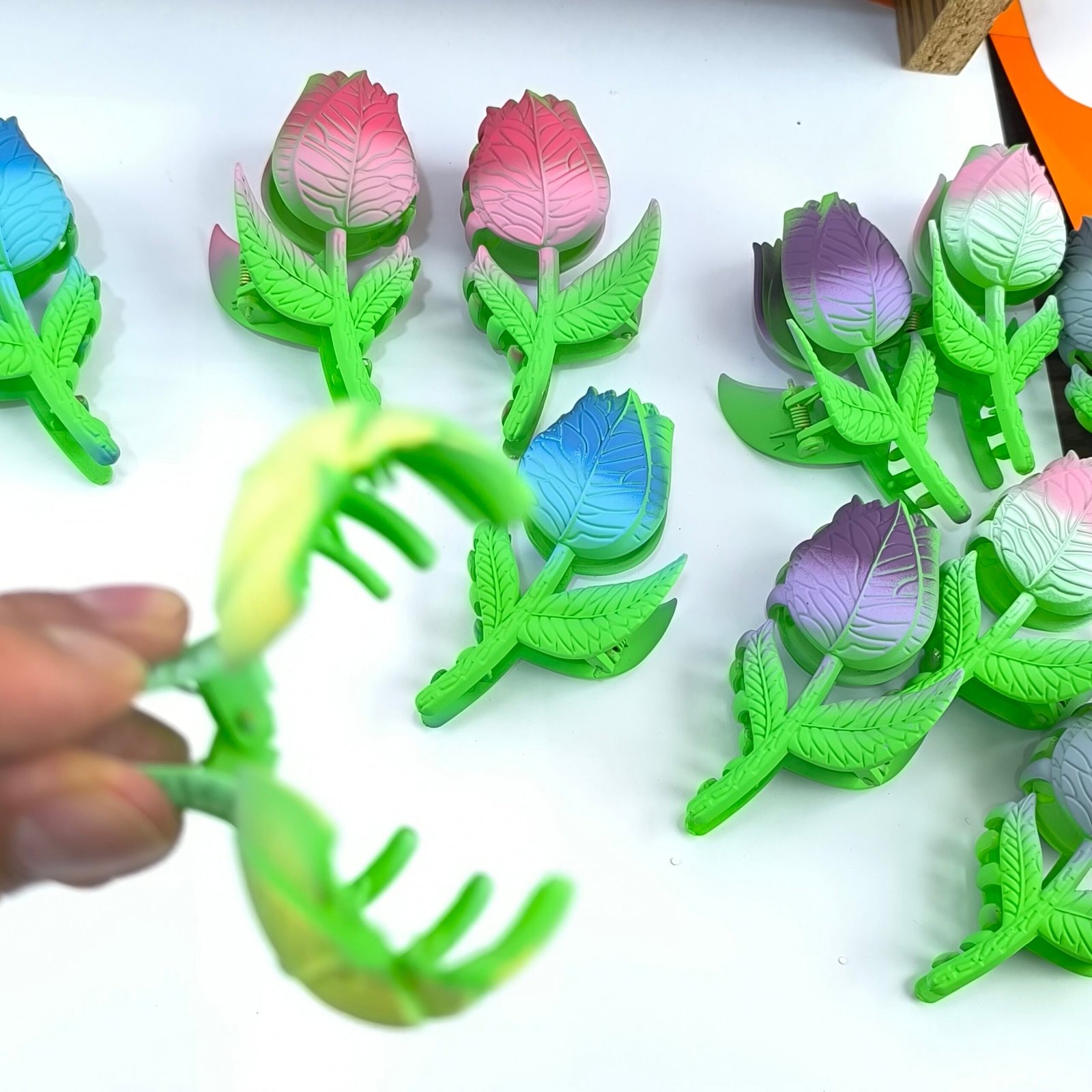 Pirañas Tulipán para Cabello en Colores Vibrantes | Pack 12 Unidades Resistentes y Juveniles - Image 8