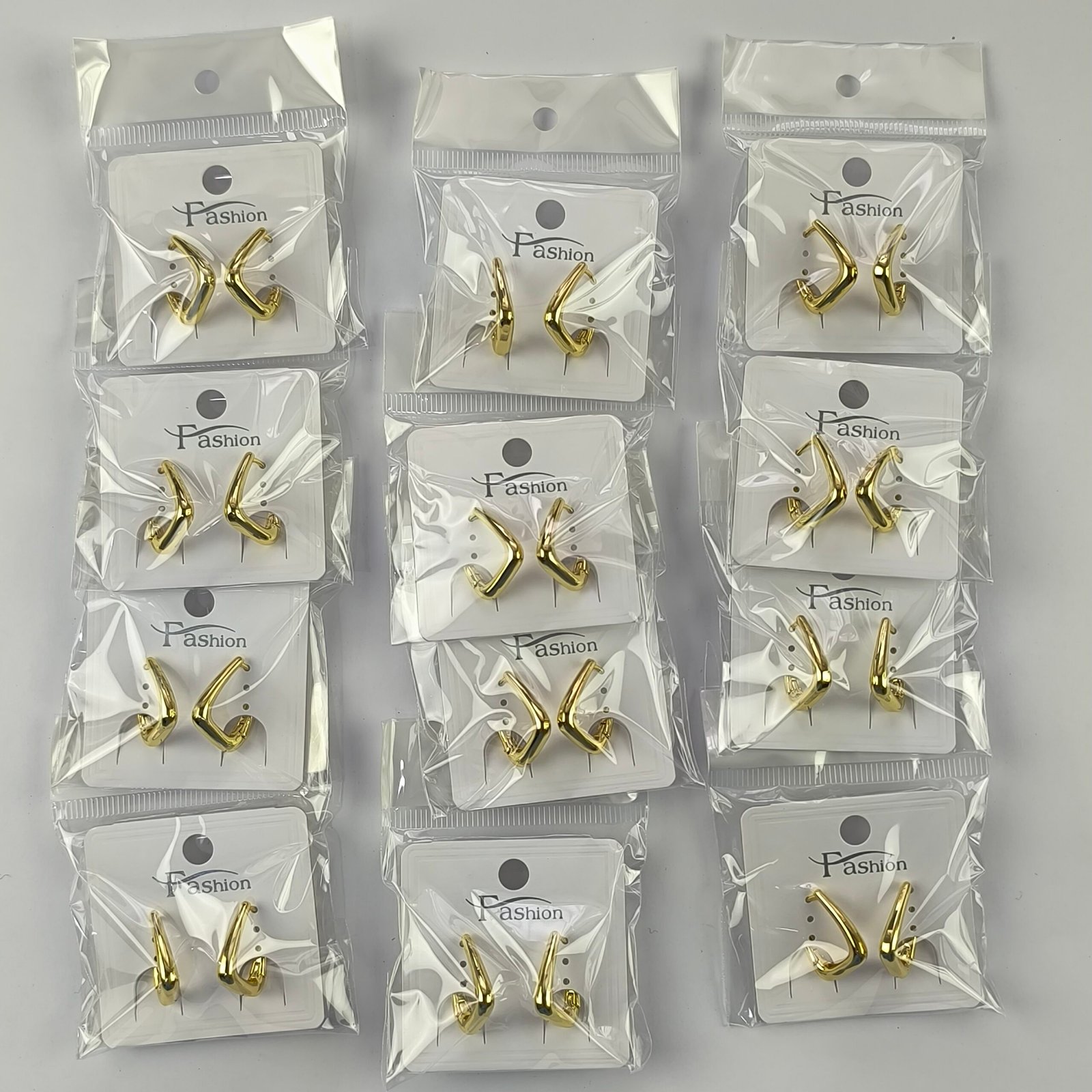 Aretes Geométricos Cuadrados Minimalistas en Acero Inoxidable Dorado | Diseño Elegante Pack 12 Pares - Image 3
