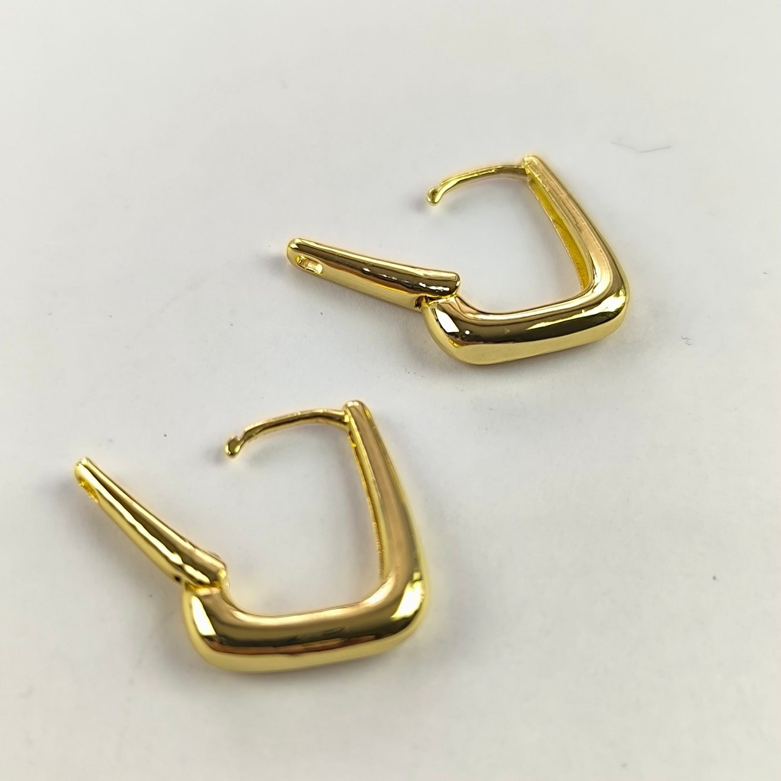 Aretes Geométricos Cuadrados Minimalistas en Acero Inoxidable Dorado | Diseño Elegante Pack 12 Pares - Image 2
