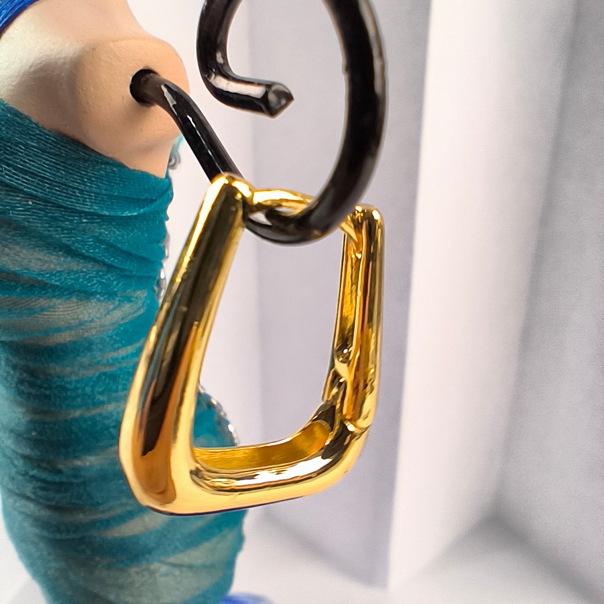 Aretes Geométricos Cuadrados Minimalistas en Acero Inoxidable Dorado | Diseño Elegante Pack 12 Pares