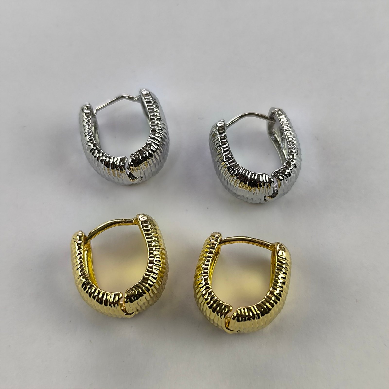 Aretes Aro Texturizados Tipo Acordeón en Acero Inoxidable | Diseño Elegante Dorado y Plateado Pack 12 Pares - Image 7