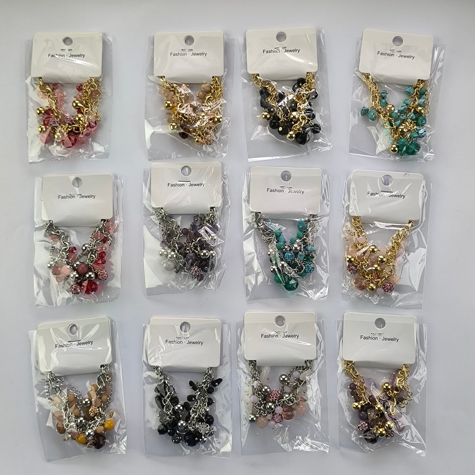 Pulseras tipo charm con cristones y perlas, ajustables dorado y plateado por docena. - Image 9