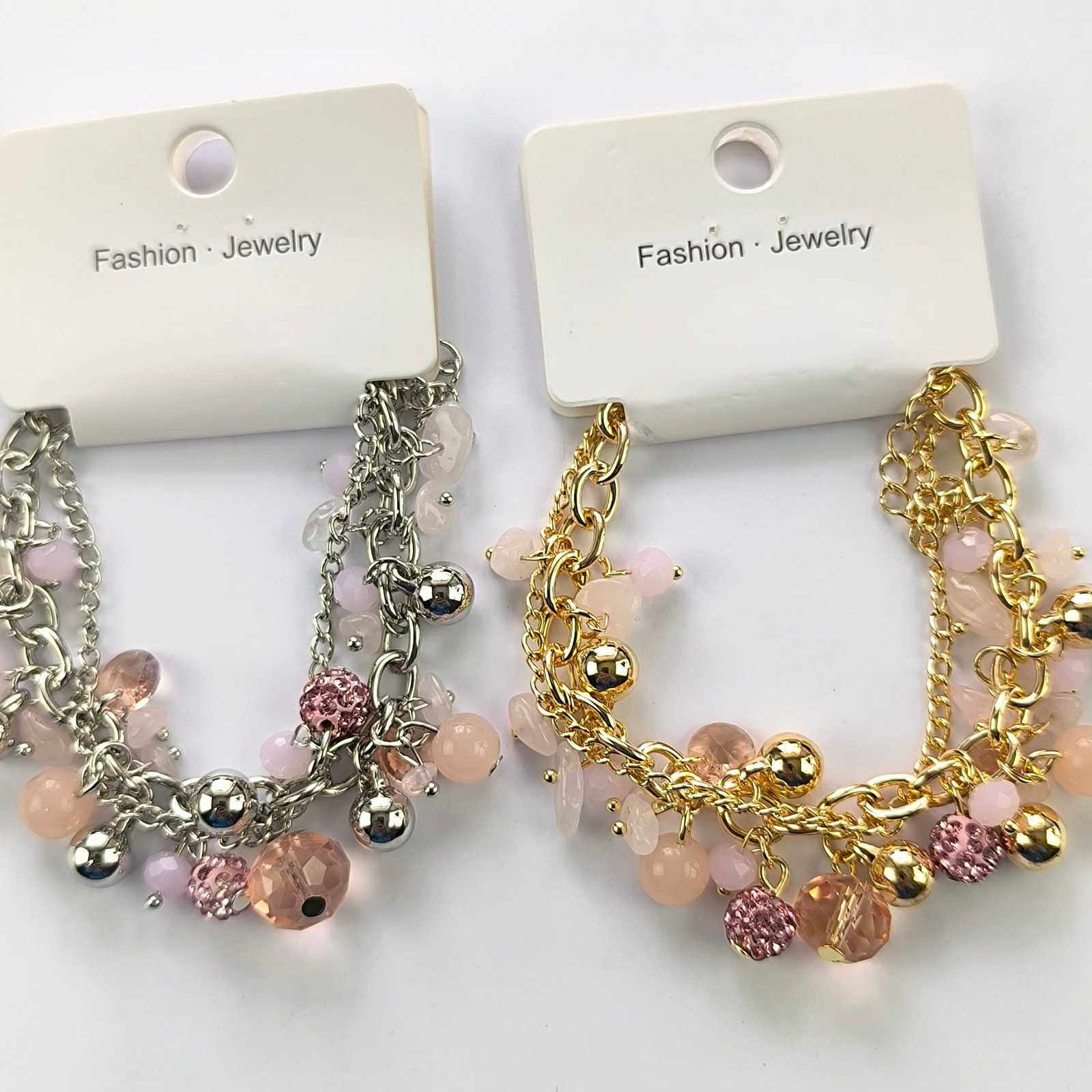 Pulseras tipo charm con cristones y perlas, ajustables dorado y plateado por docena. - Image 4