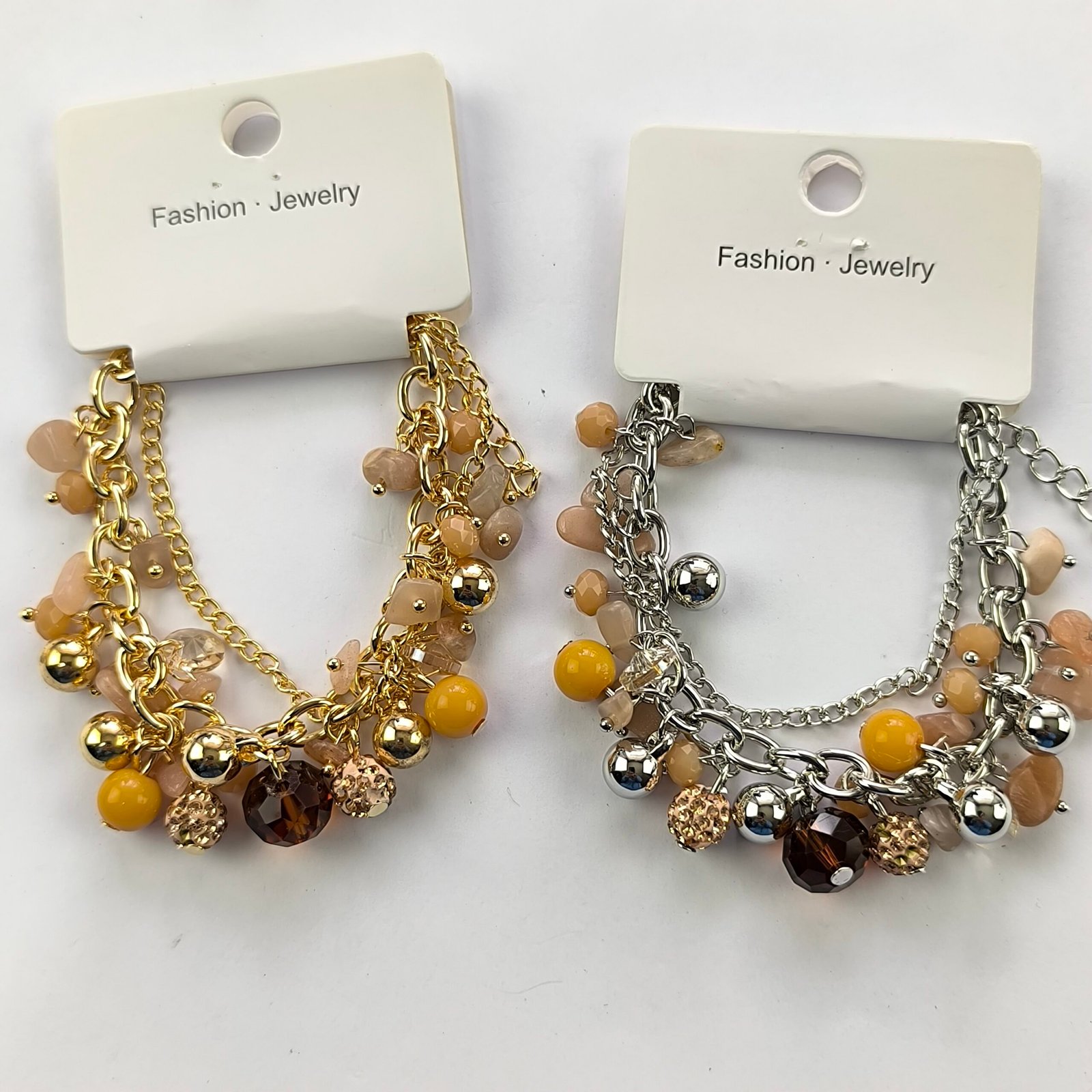 Pulseras tipo charm con cristones y perlas, ajustables dorado y plateado por docena. - Image 5