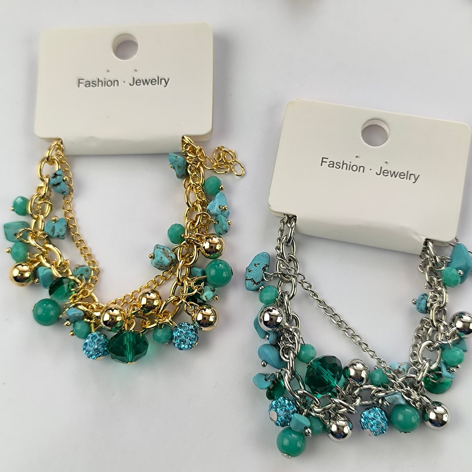 Pulseras tipo charm con cristones y perlas, ajustables dorado y plateado por docena. - Image 7