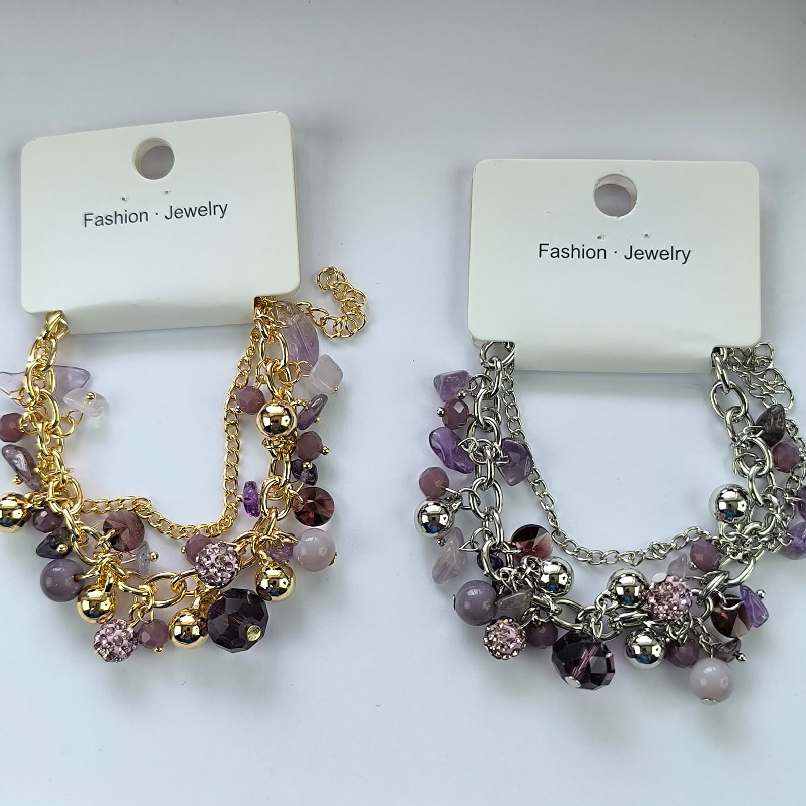 Pulseras tipo charm con cristones y perlas, ajustables dorado y plateado por docena. - Image 2